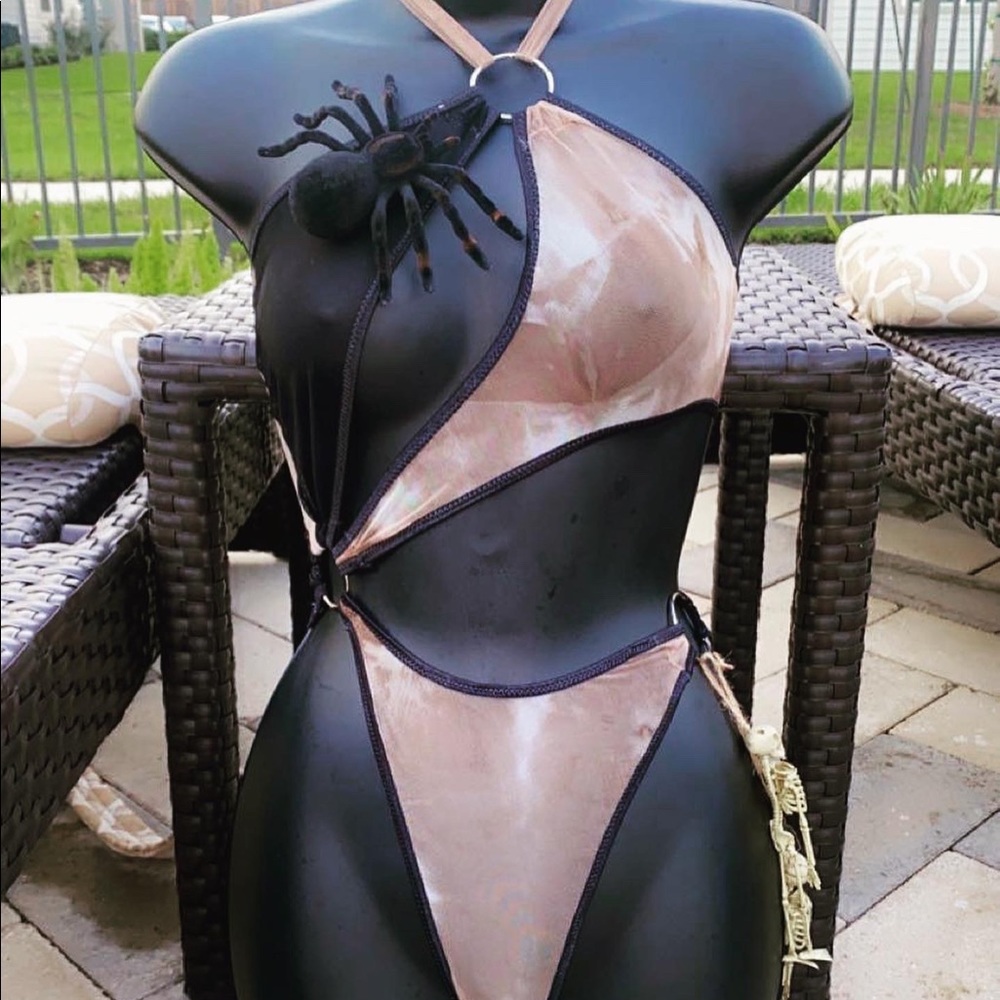 Mesh exotic wear . Code: 1055
